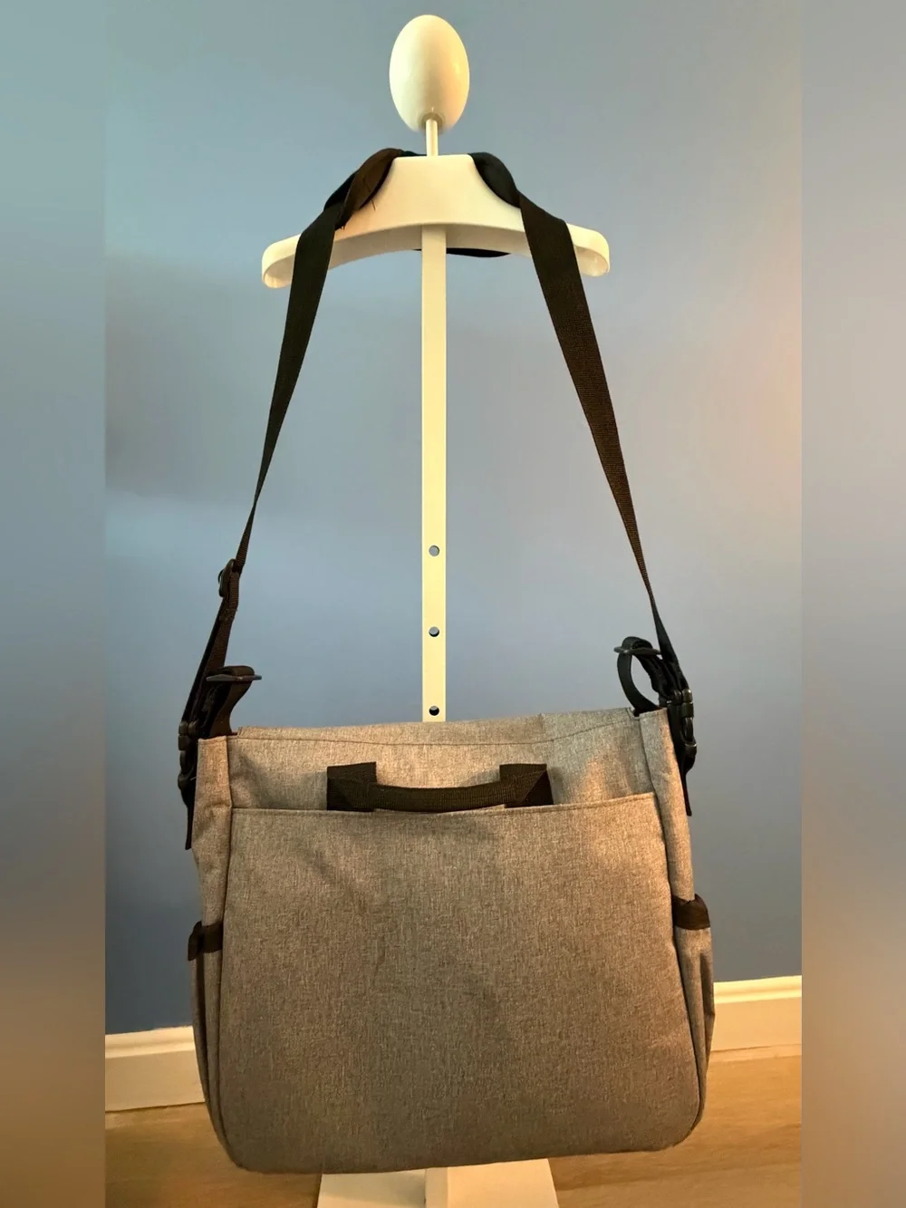 Skip Hop Gray Dash Messenger Diaper Bag with Black Strap